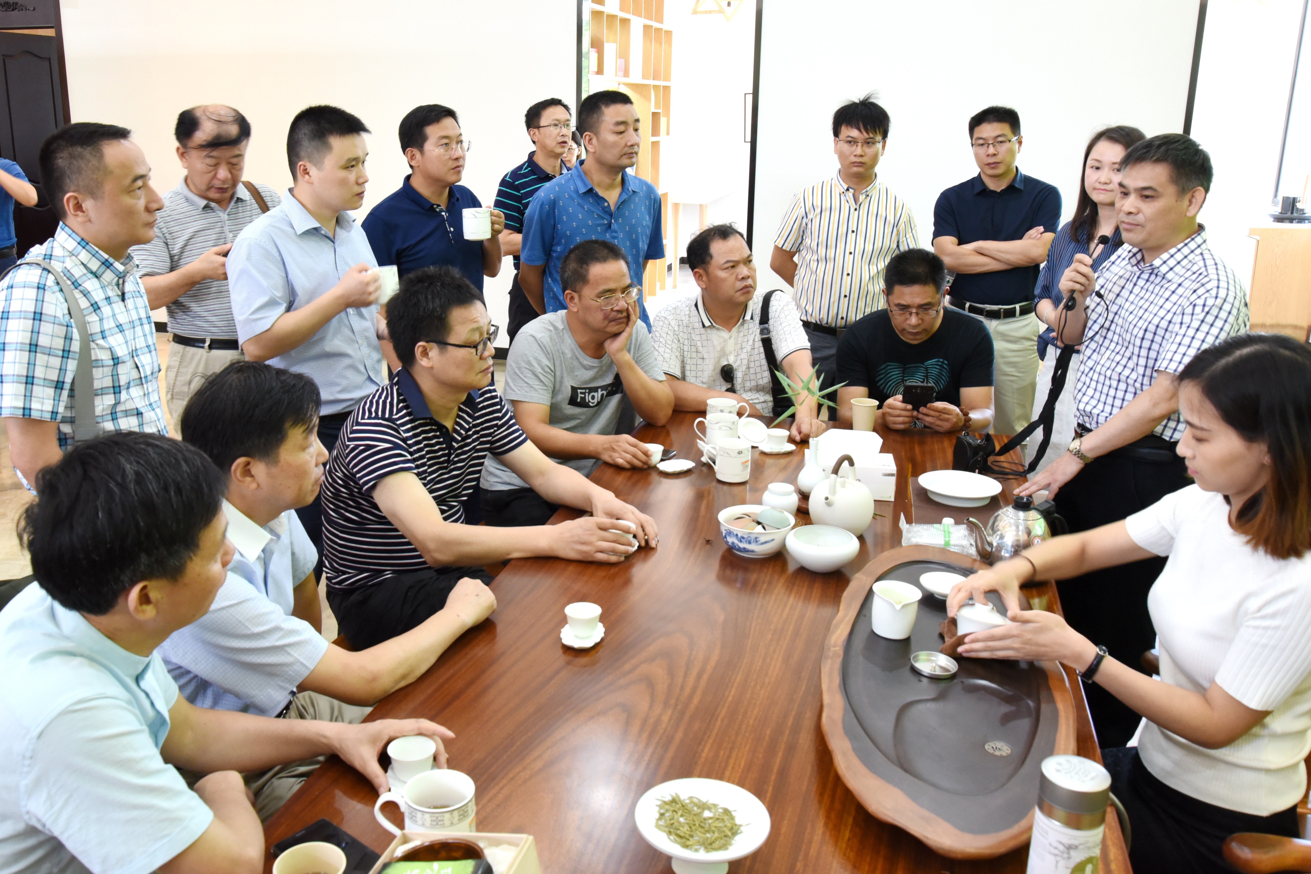 湖南省供销社一行考察3044永利集团集团特种茶中心 湖南省供销社一行考察3044永利集团集团特种茶中心