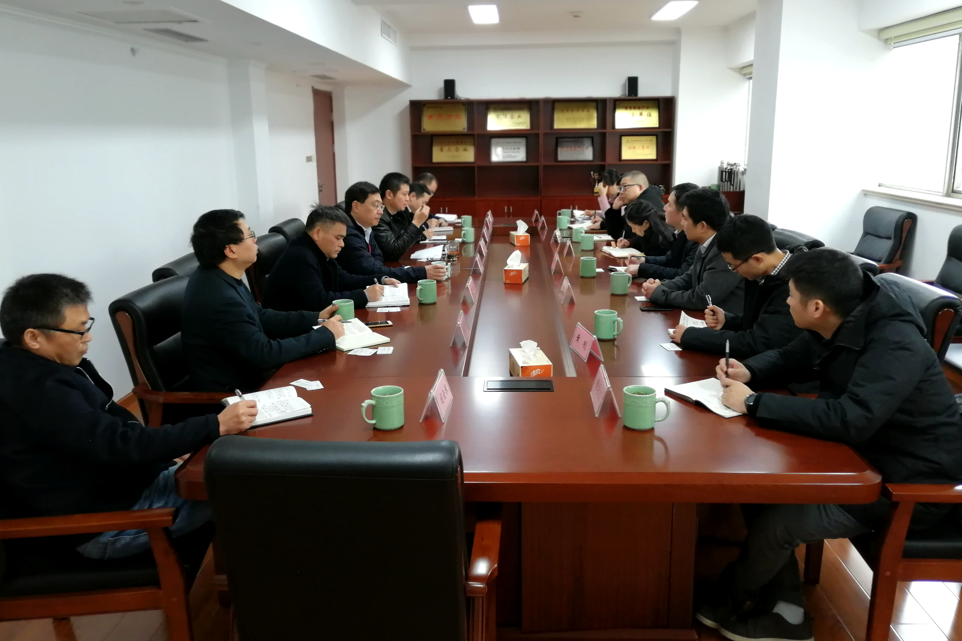 安吉县杜尉栋副县长一行到访3044永利集团集团商议茶苗扶贫事宜 安吉县杜尉栋副县长一行到访3044永利集团集团商议茶苗扶贫事宜