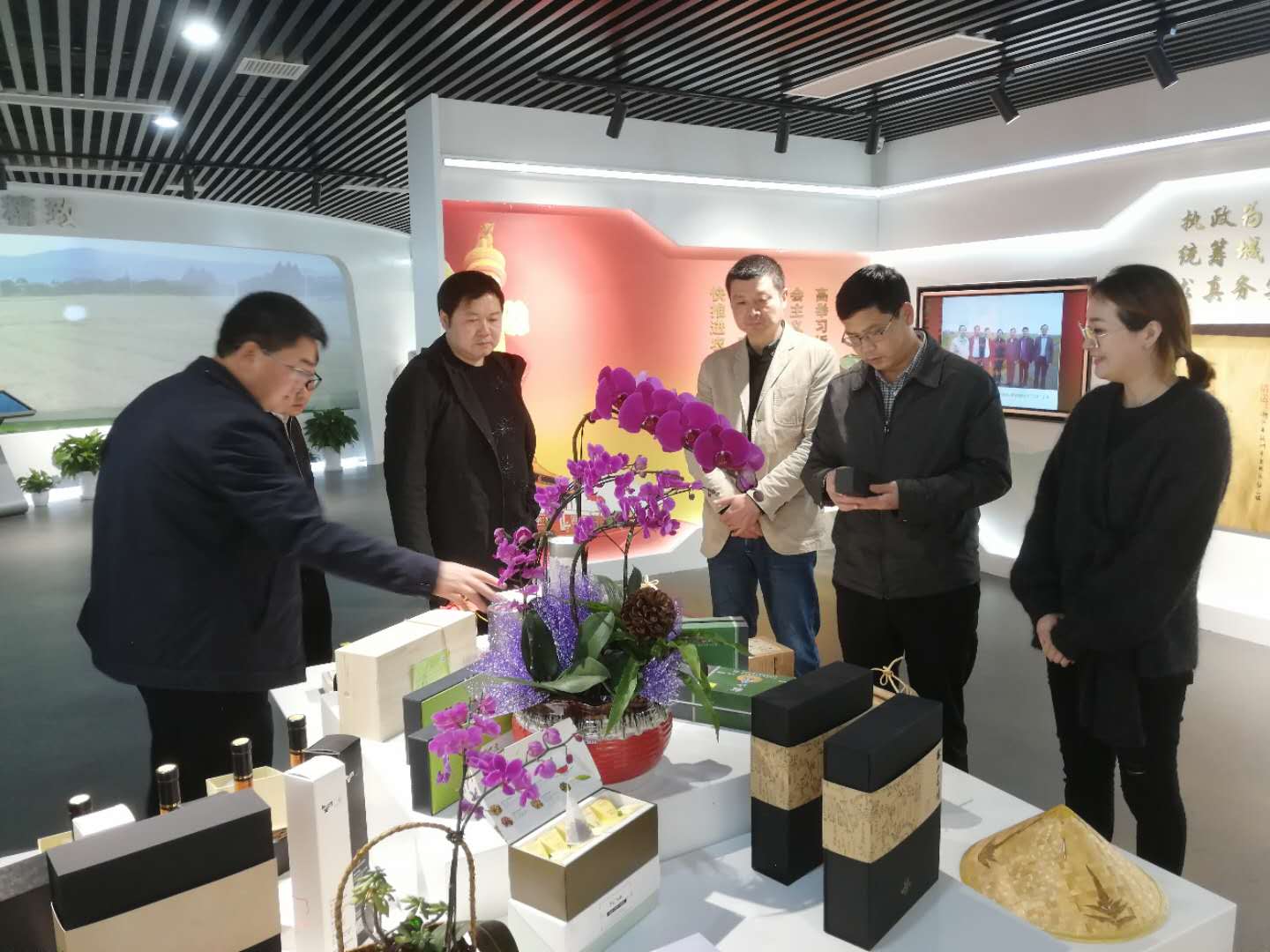 普安县委书记农文海一行考察3044永利集团集团特种茶中心 普安县委书记农文海一行考察3044永利集团集团特种茶中心