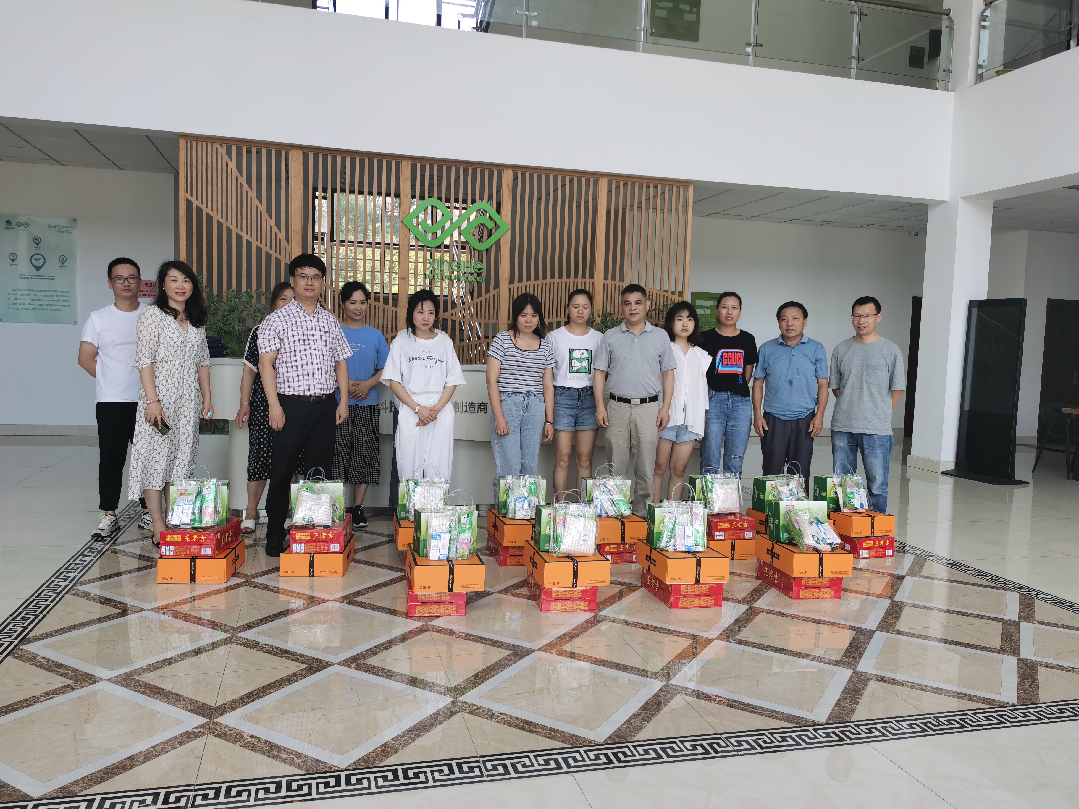 3044永利集团集团工会开展“夏日送清凉”慰问活动 3044永利集团集团工会开展“夏日送清凉”慰问活动